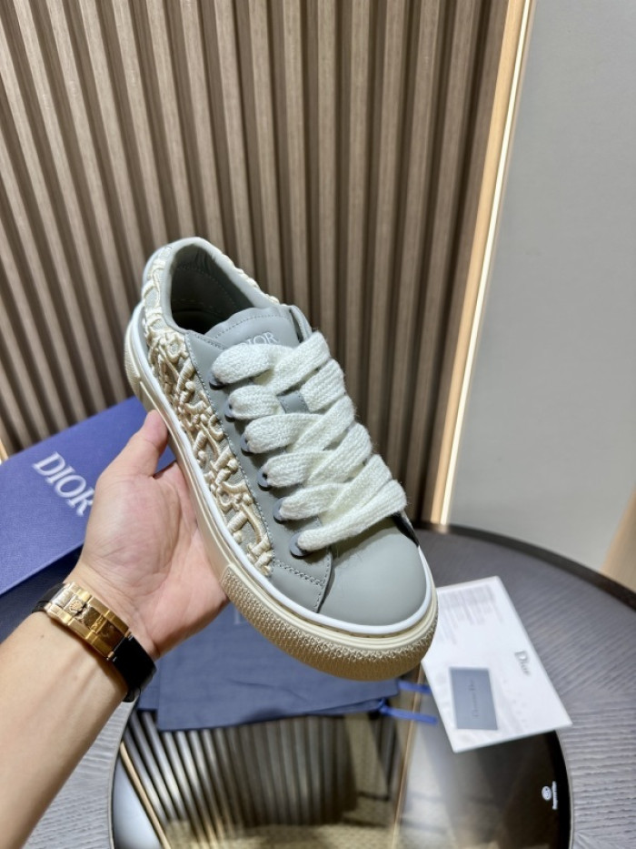 D10R SNEAKER