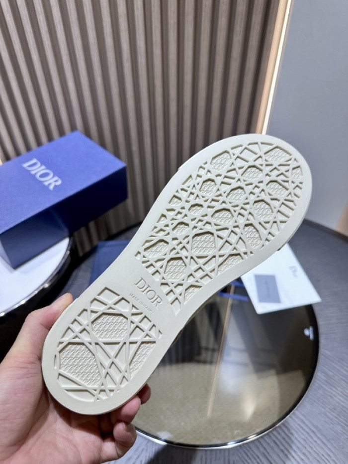D10R SNEAKER