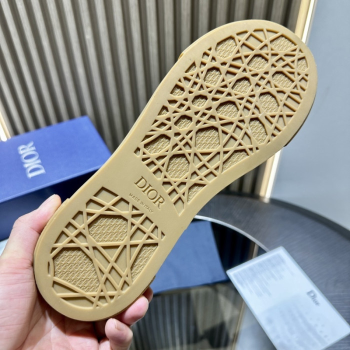 D10R SNEAKER