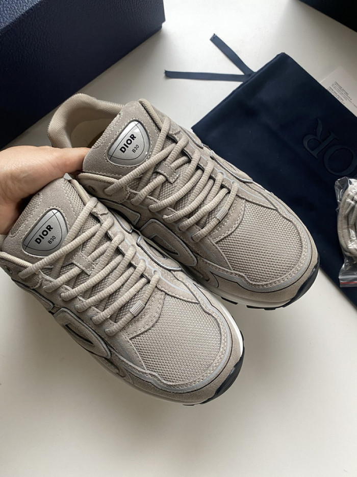 D10R SNEAKER