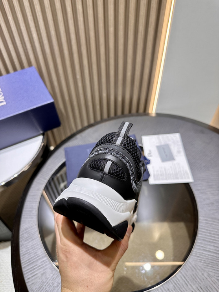 D10R SNEAKER