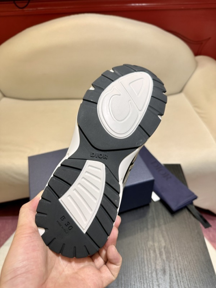 D10R SNEAKER