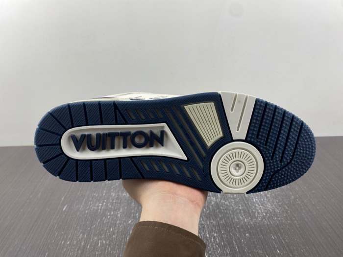L0VT SNEAKER