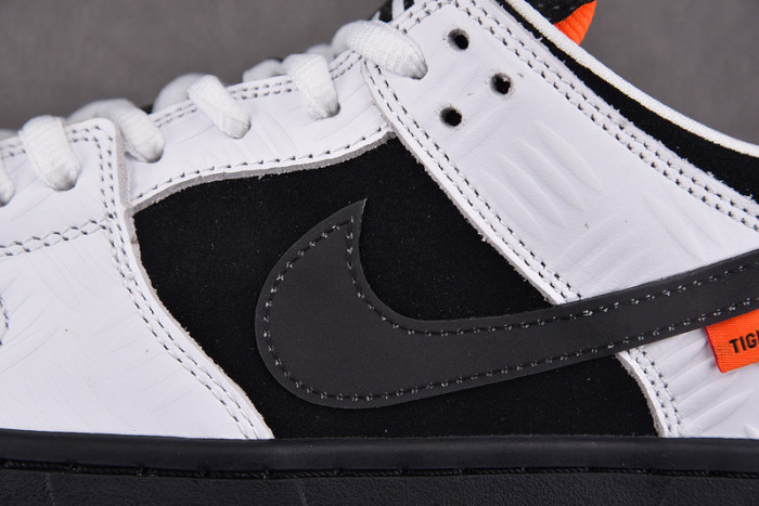 TIGHTBOOTH x NK Dunk SB Low FD2629-100
