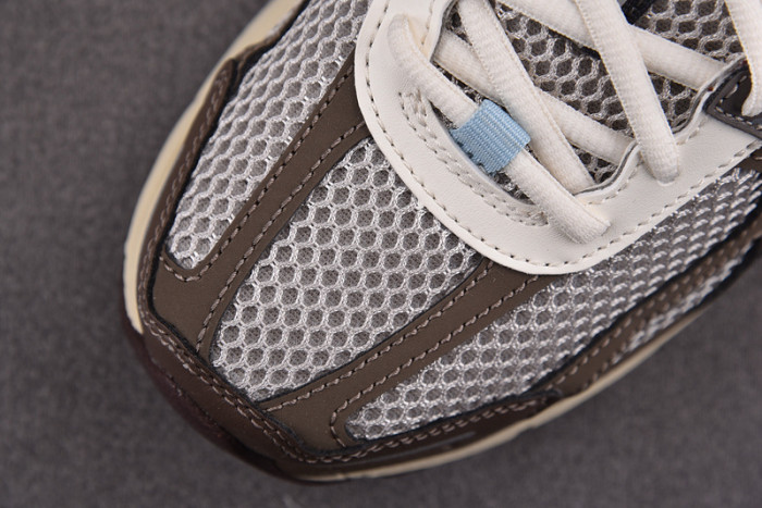 NIKE Zoom Vomero 5 