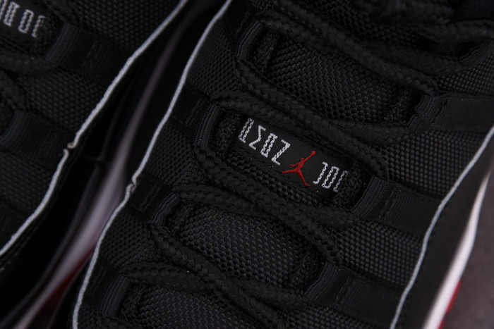 AIR JORDAN 11 Retro Playoffs Bred (2019) 378037-061