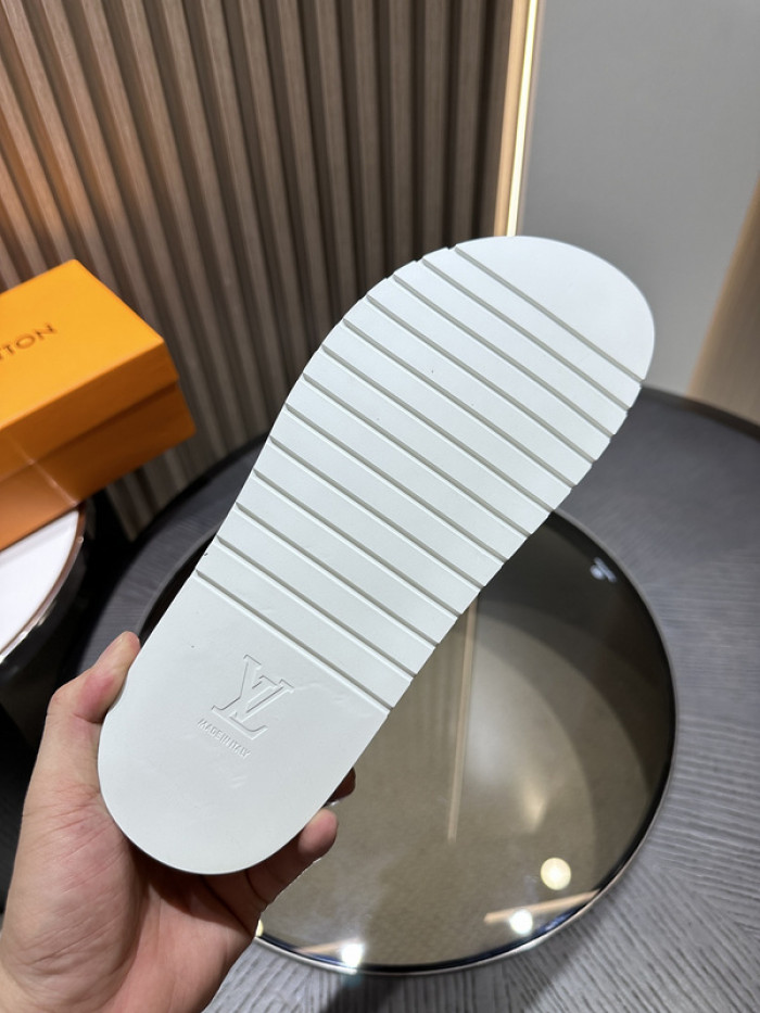 L0VT SANDAL