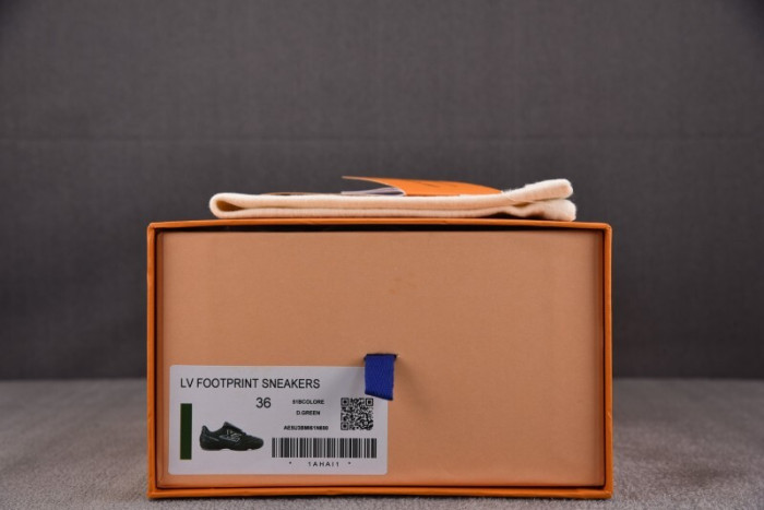 L0VT SNEAKER