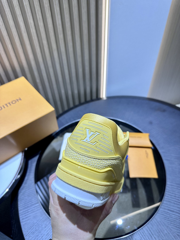 L0VT SNEAKER