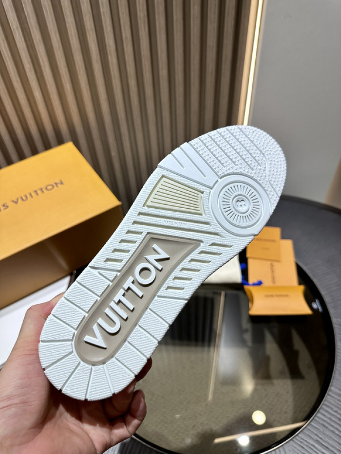 L0VT SNEAKER
