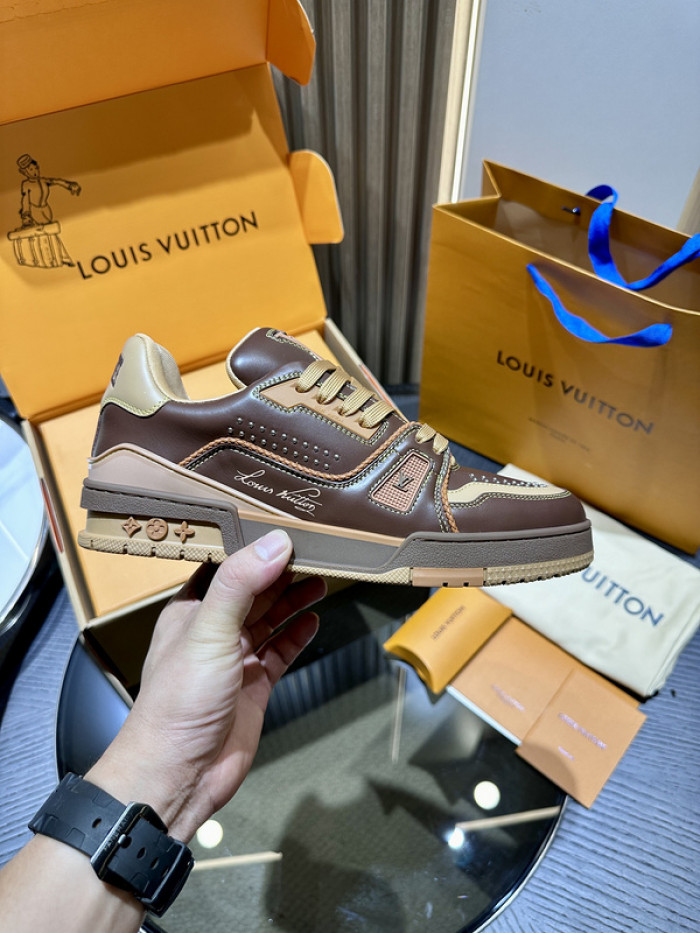 L0VT SNEAKER