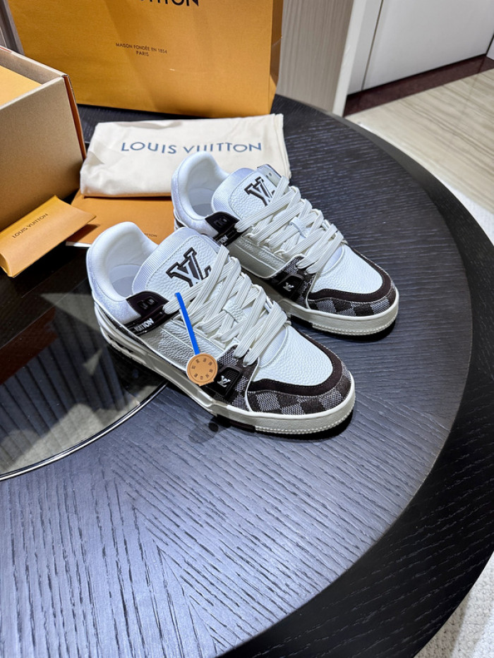 L0VT SNEAKER