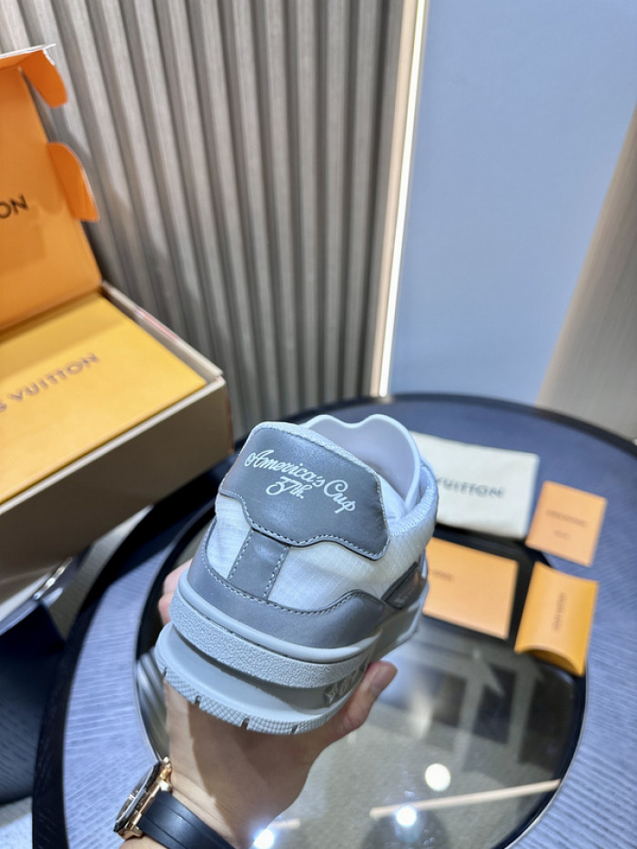 L0VT SNEAKER