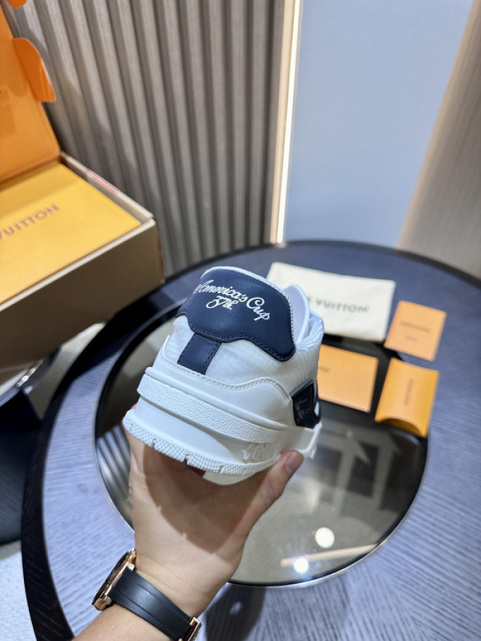 L0VT SNEAKER