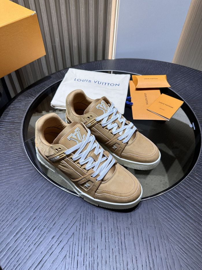 L0VT SNEAKER