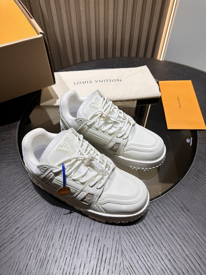 L0VT SNEAKER