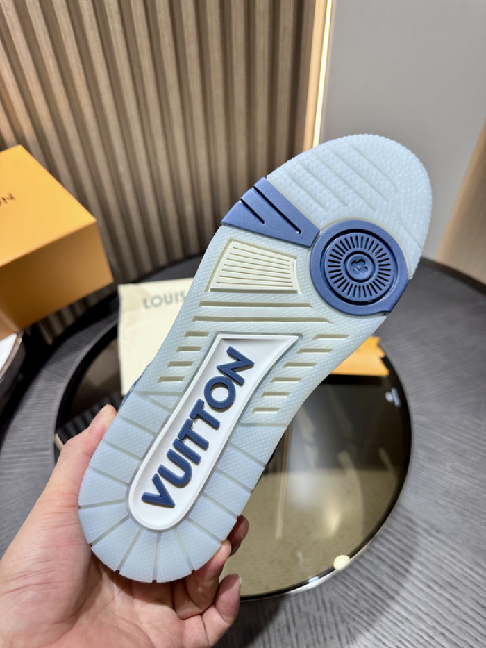 L0VT SNEAKER