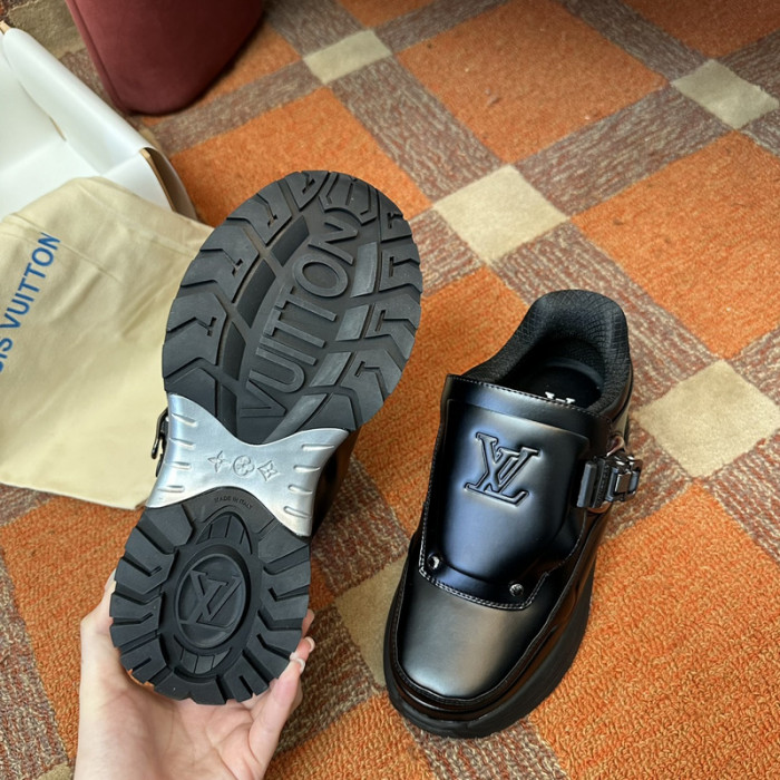 L0VT SNEAKER