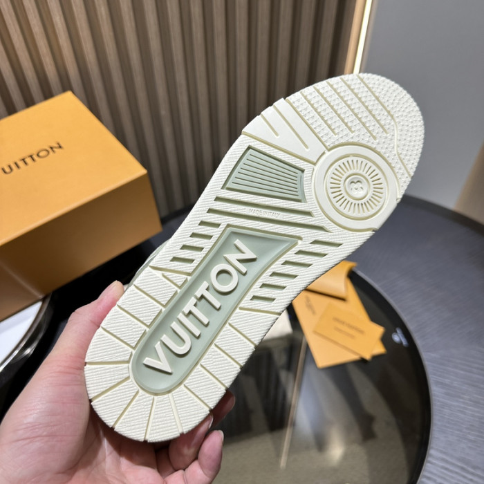 L0VT SNEAKER
