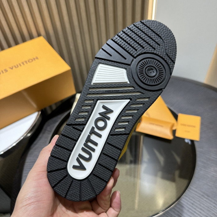 L0VT SNEAKER