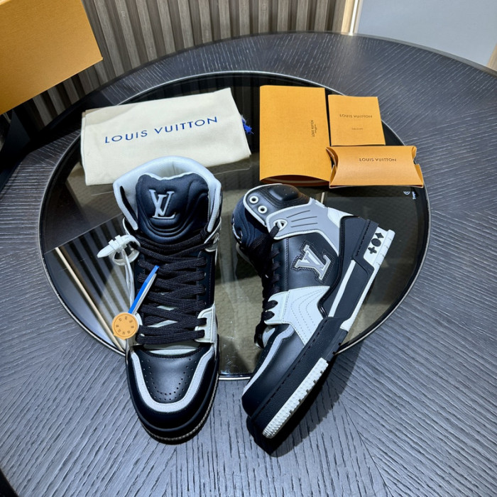 L0VT SNEAKER