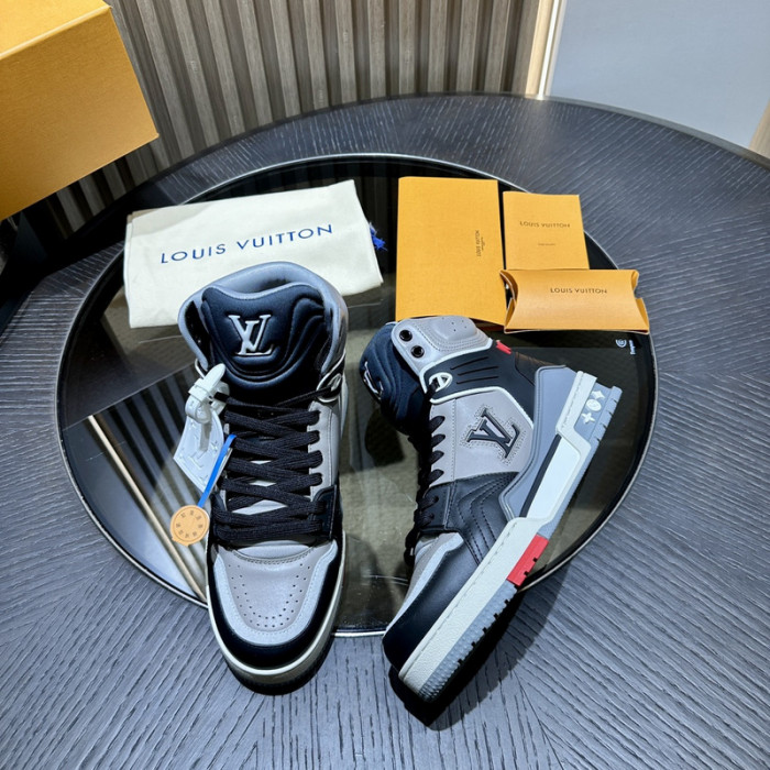 L0VT SNEAKER