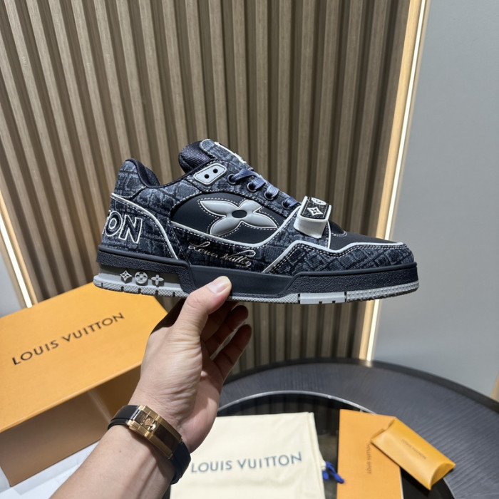 L0VT SNEAKER