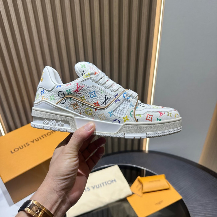 L0VT SNEAKER
