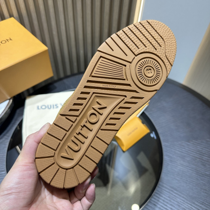 L0VT SNEAKER