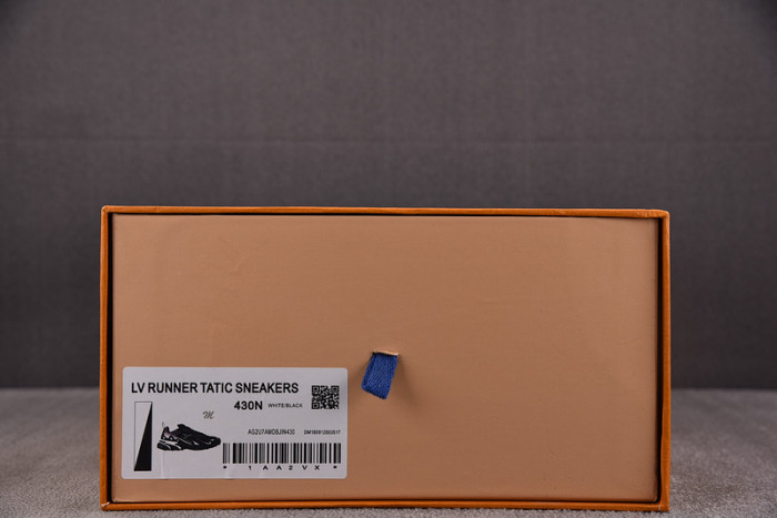 L0VT SNEAKER