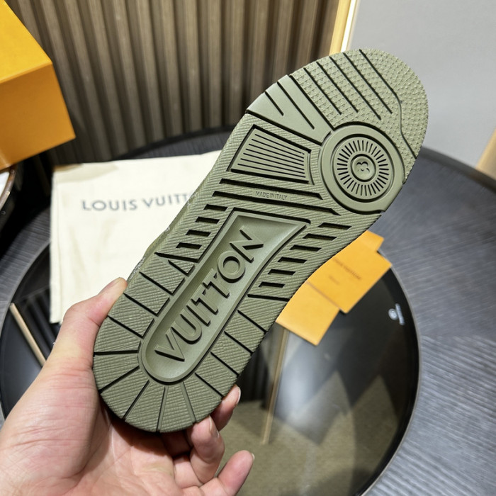 L0VT SNEAKER