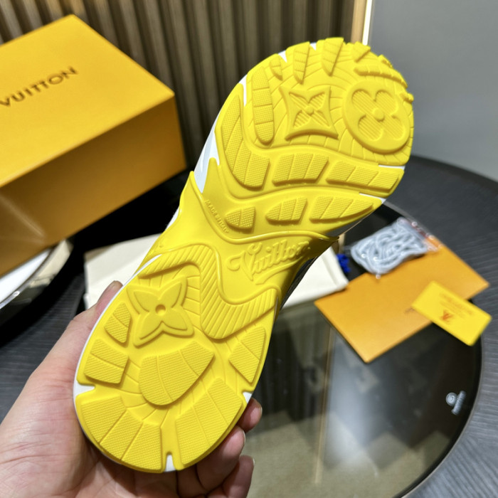 L0VT SNEAKER