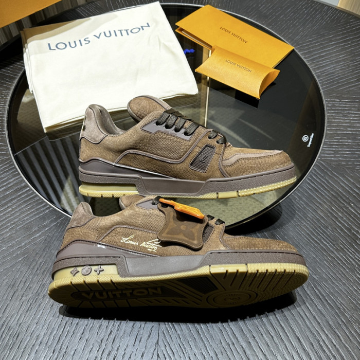 L0VT SNEAKER