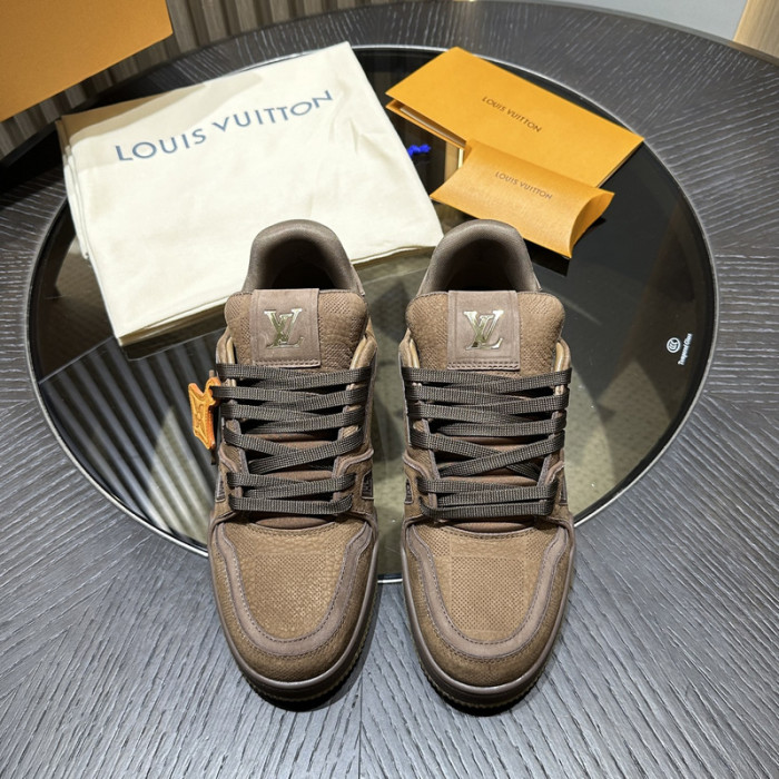 L0VT SNEAKER