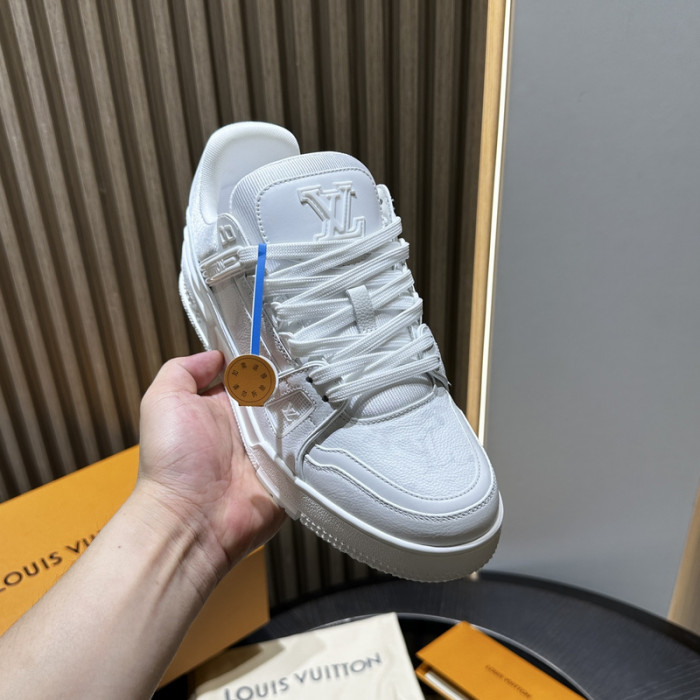 L0VT SNEAKER