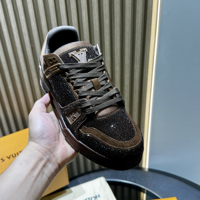 L0VT SNEAKER