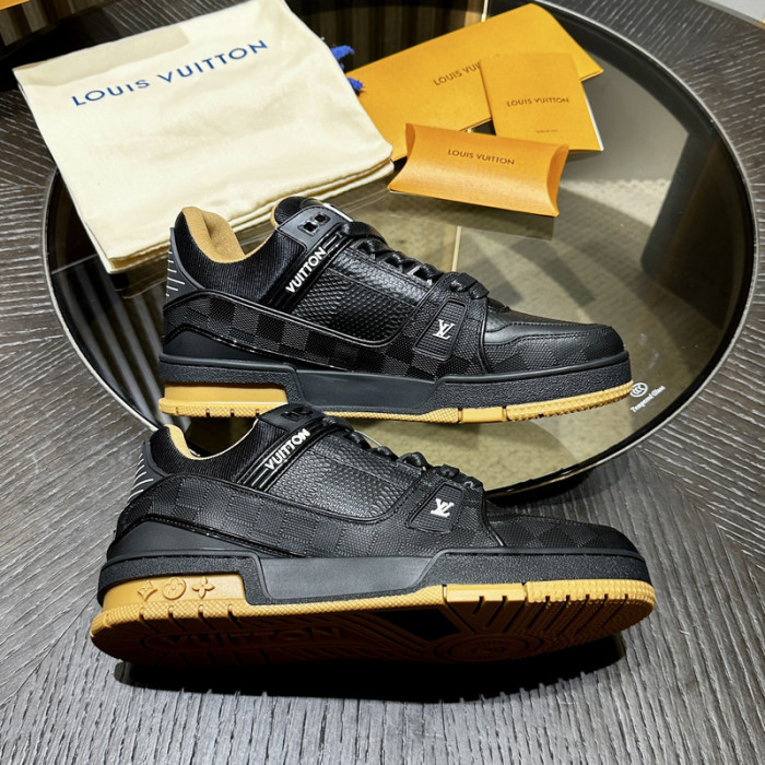 L0VT SNEAKER