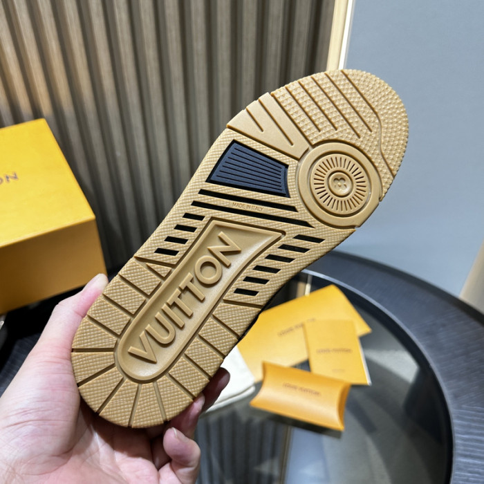 L0VT SNEAKER