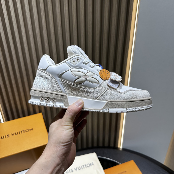 L0VT SNEAKER