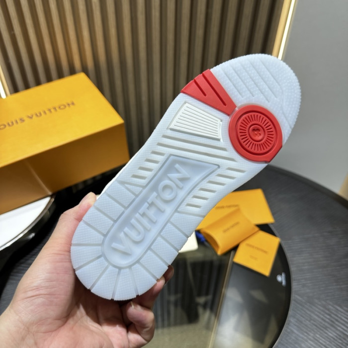 L0VT SNEAKER