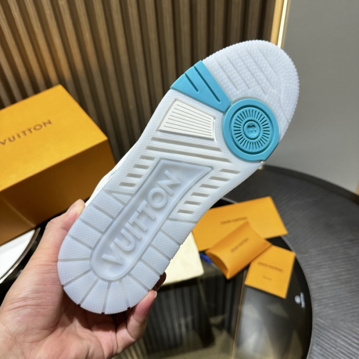 L0VT SNEAKER