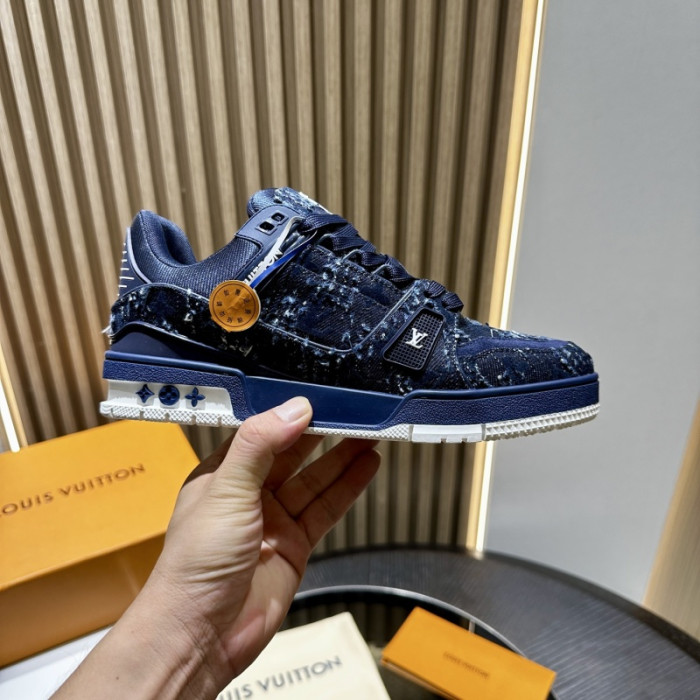 L0VT SNEAKER