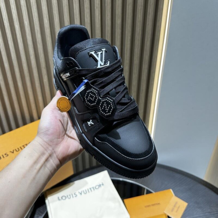 L0VT SNEAKER