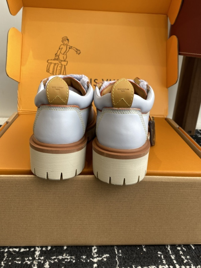 L0VT SNEAKER