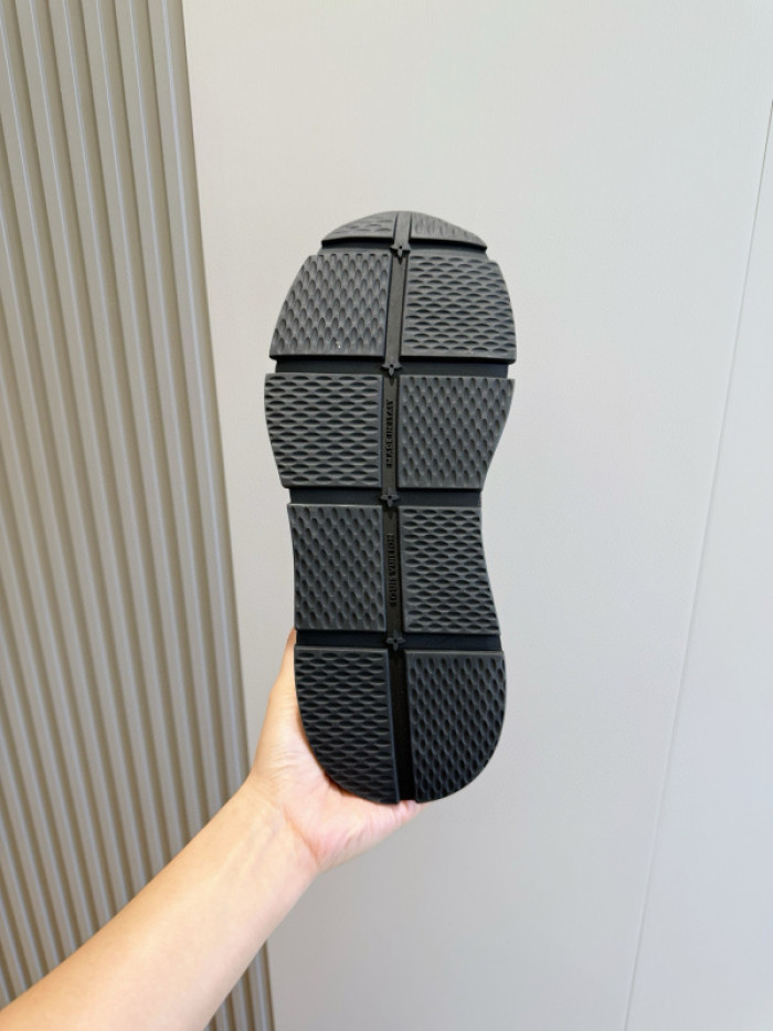 L0VT SNEAKER
