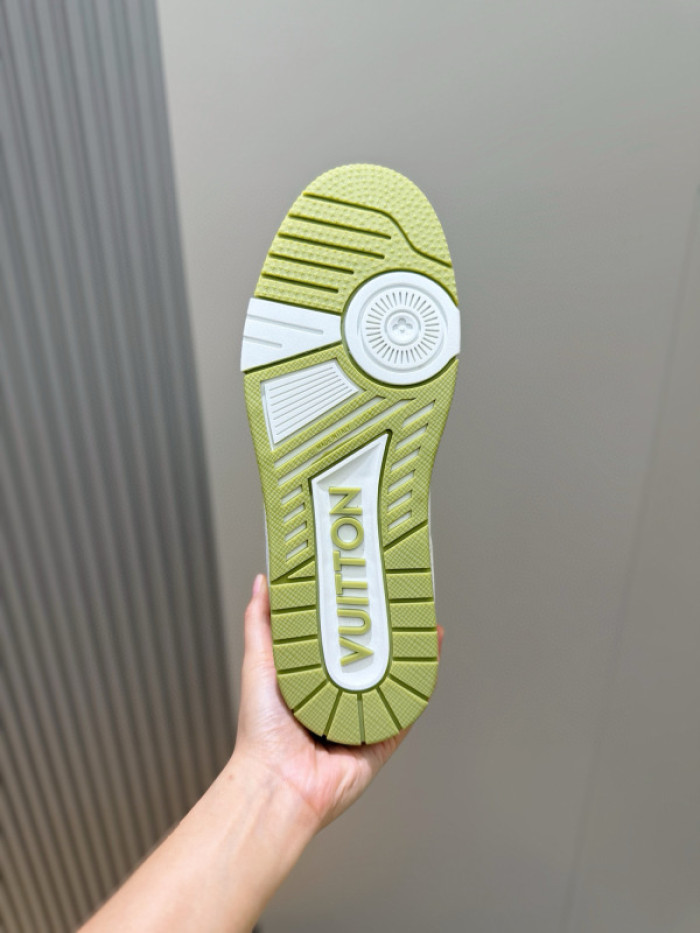 L0VT SNEAKER