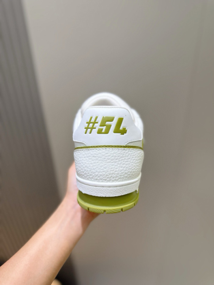 L0VT SNEAKER