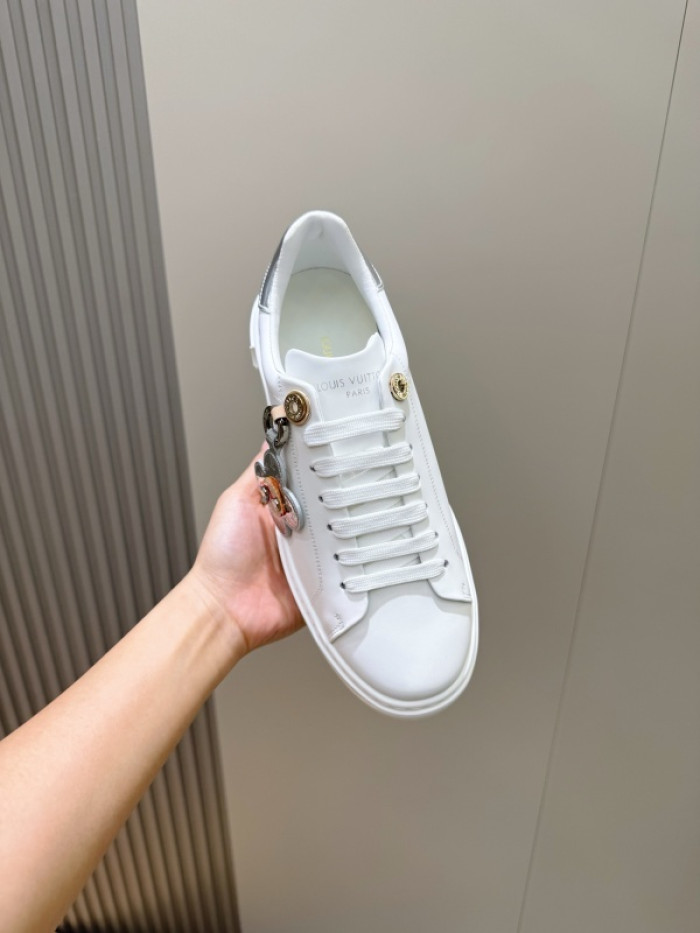 L0VT SNEAKER