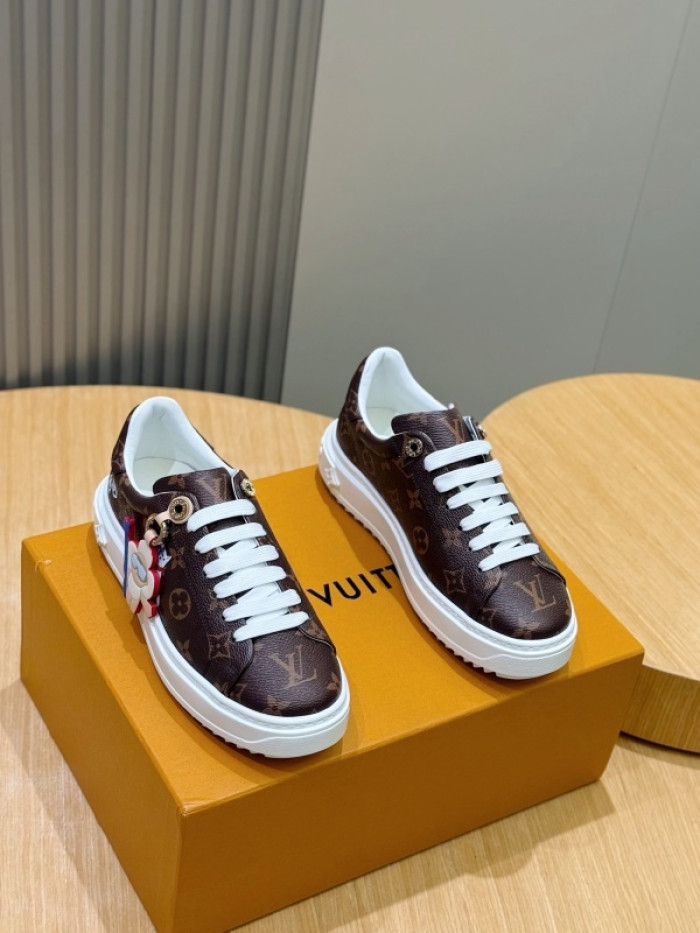 L0VT SNEAKER