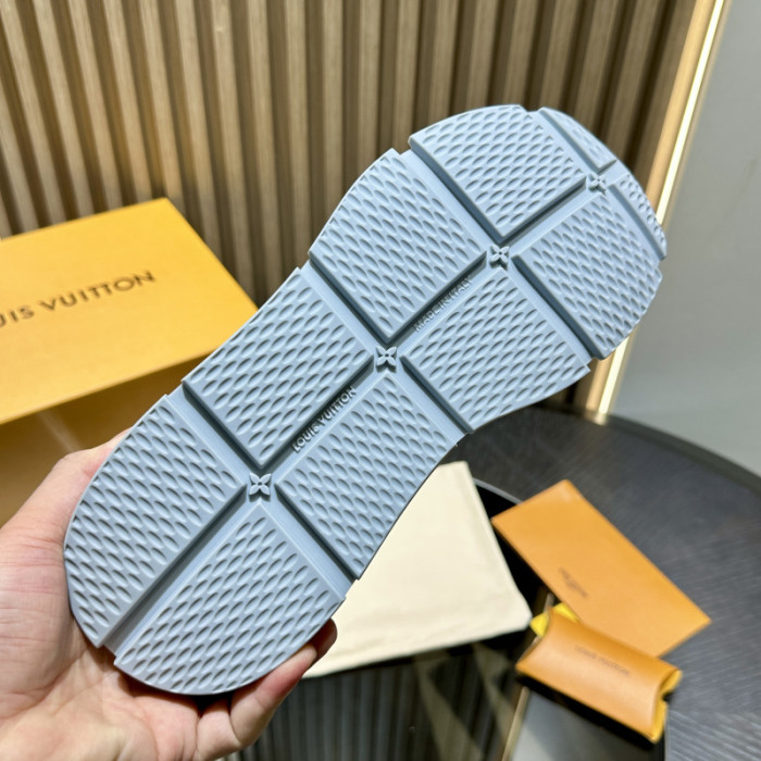 L0VT SNEAKER